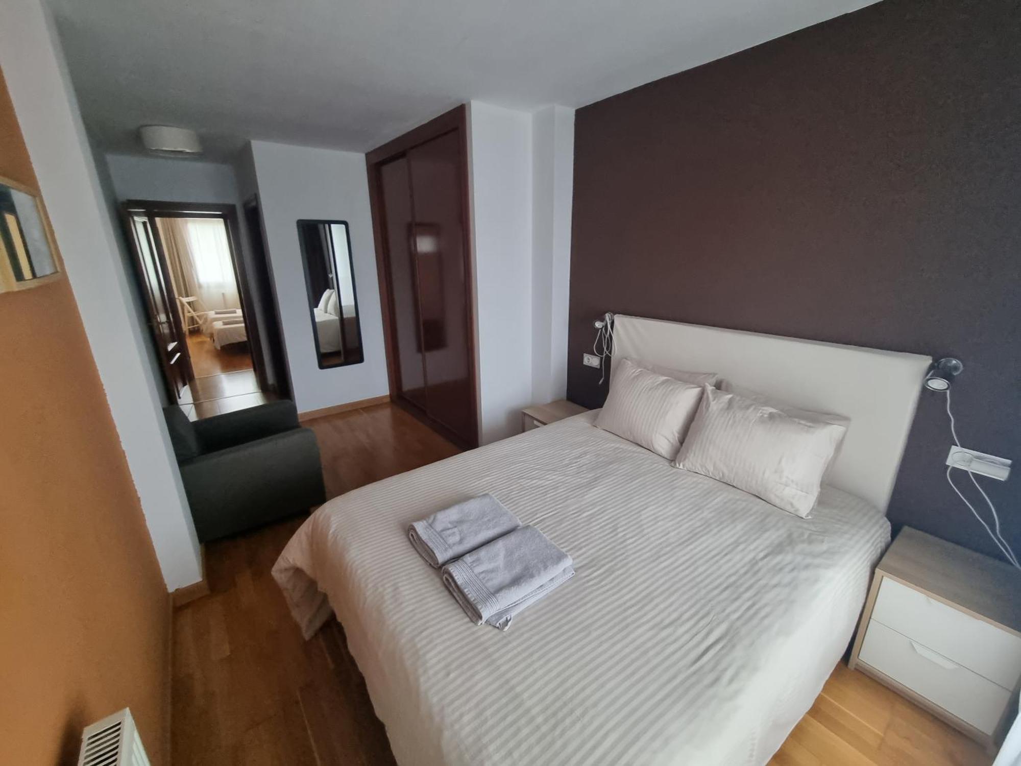 Apartment Piso Zona Hospital 7 Personas *